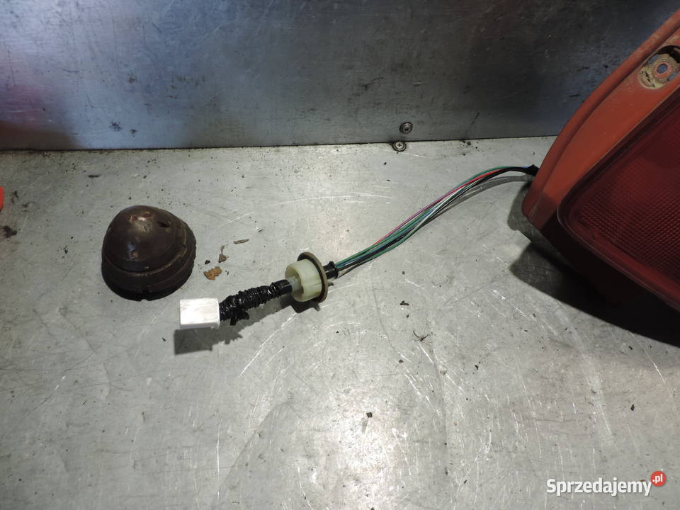 MAZDA 5 CR LAMPA PRAWY TYŁ Rok produkcji 2006 małopolskie Nowy Sącz