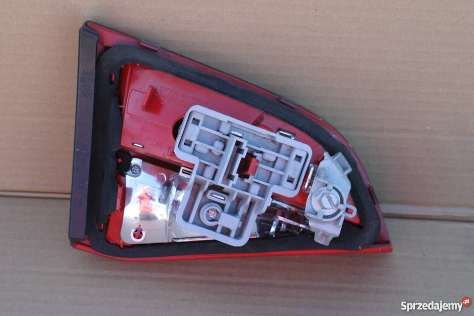 AUDI A4 B8 AVANT KOMBI LAMPA TYŁ PRAWA STOP W