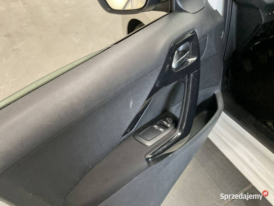 Peugeot 208 Benzyna tempomat nawigacja isofix Rok produkcji 2014