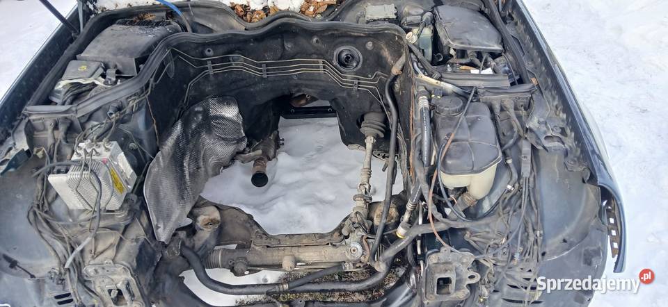 Mercedes w211 32 cdi 2004W całości na części Części samochodowe