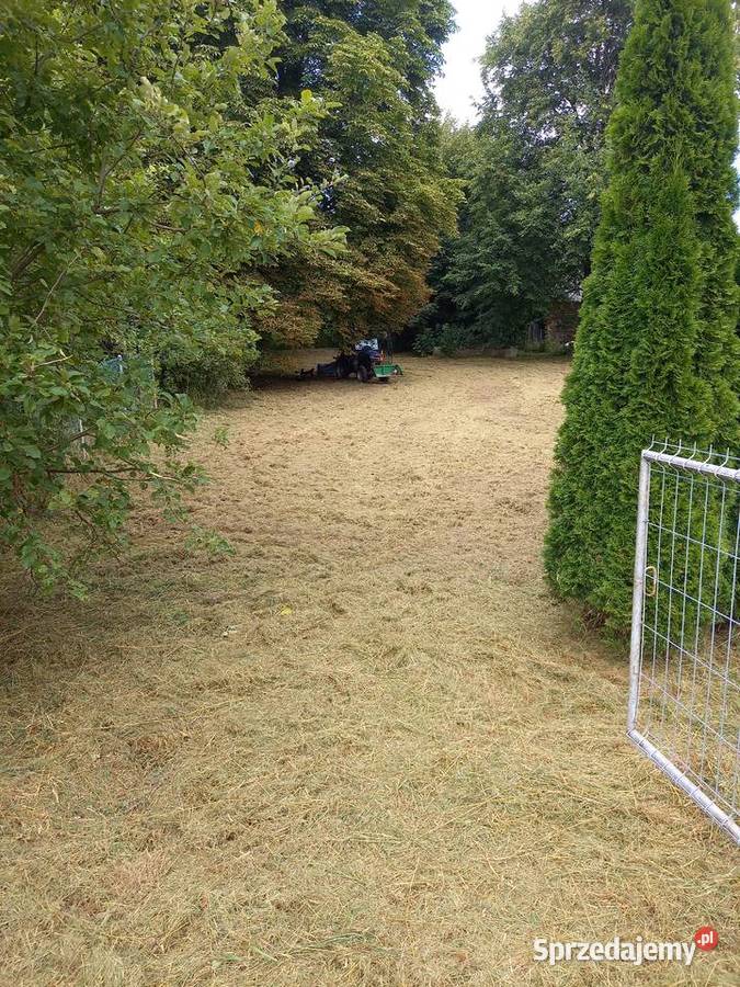 Koszenie trawy nieużytków ugorów zarośli Trojanów
