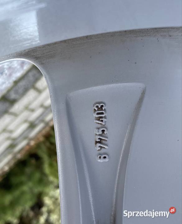 Alufelga BMW 18 F01 5x120 ET30 BMW 6775403 aluminiowe sprzedam