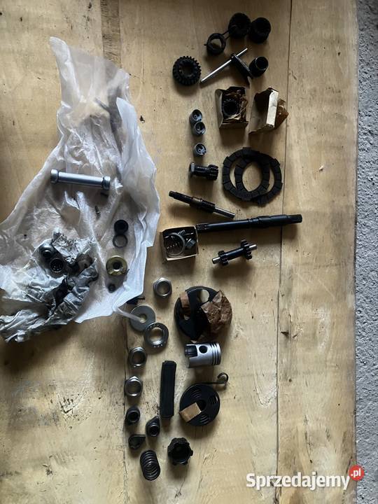 Komar 2330 1971 r duży zestaw części Oleśnica