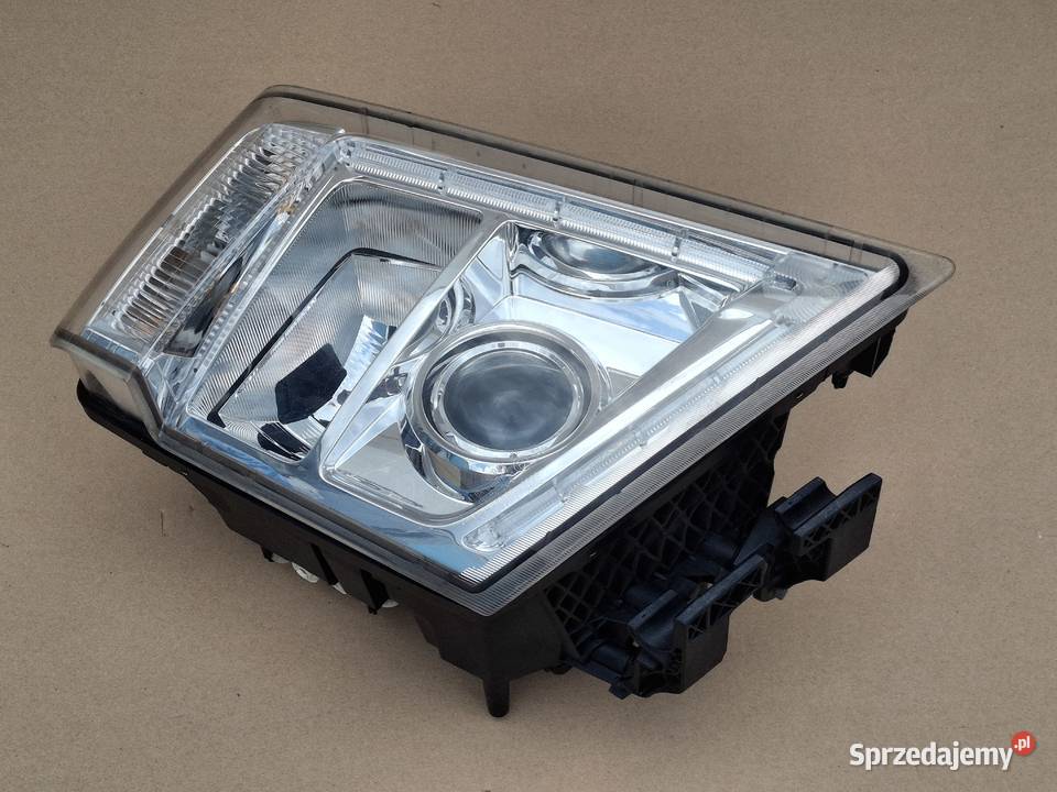 VOLVO FH13 REFLEKTOR PRAWY LAMPA PRAWA ORYGINAŁ Bieleń sprzedam
