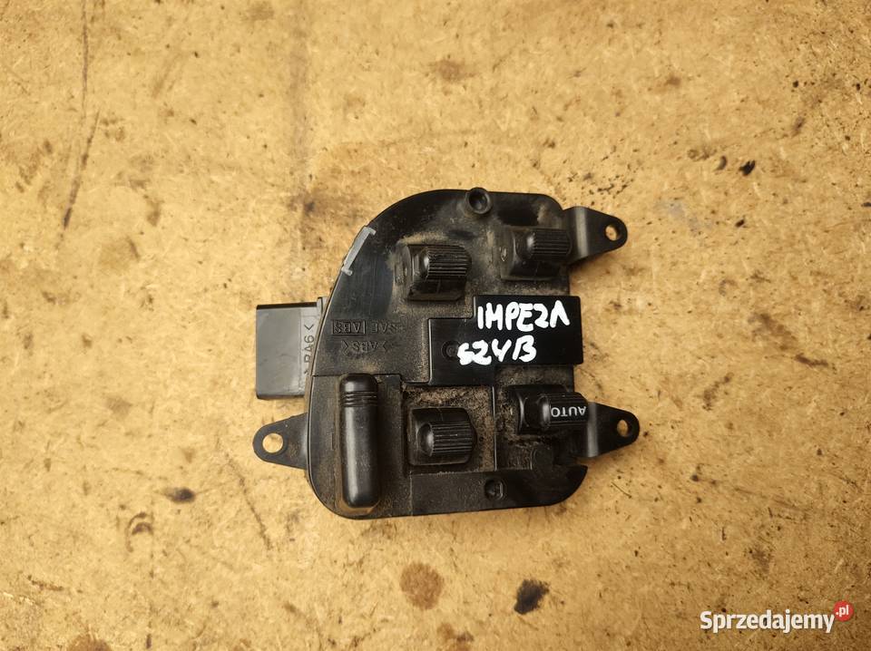 Subaru Impreza I przełącznik szyb lewy