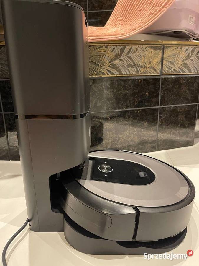 iRobot Roomba i7+ razem ze stacją CleanBase (samoopróż.)