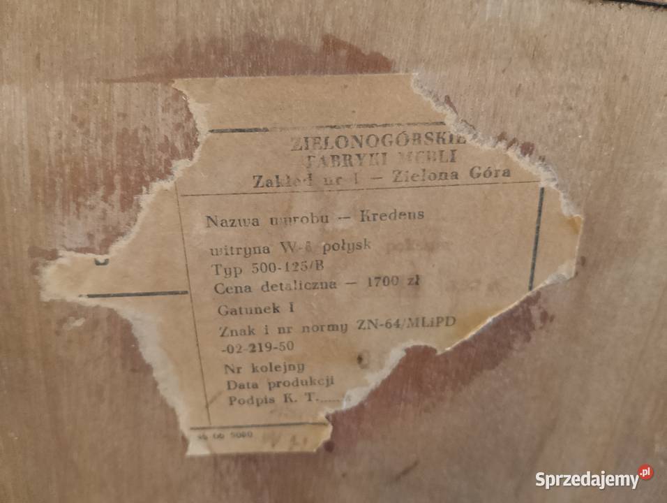 Zabytkowa witryna kredensowa z Zielonogórskiej