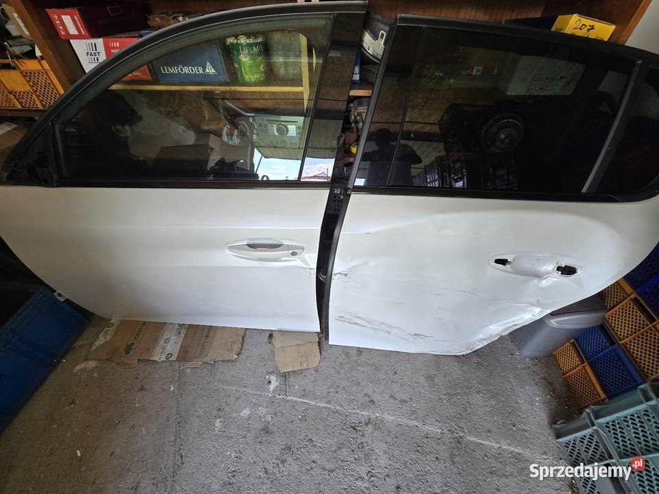 Peugeot 208 II gt line drzwi ciemne szyby listwy