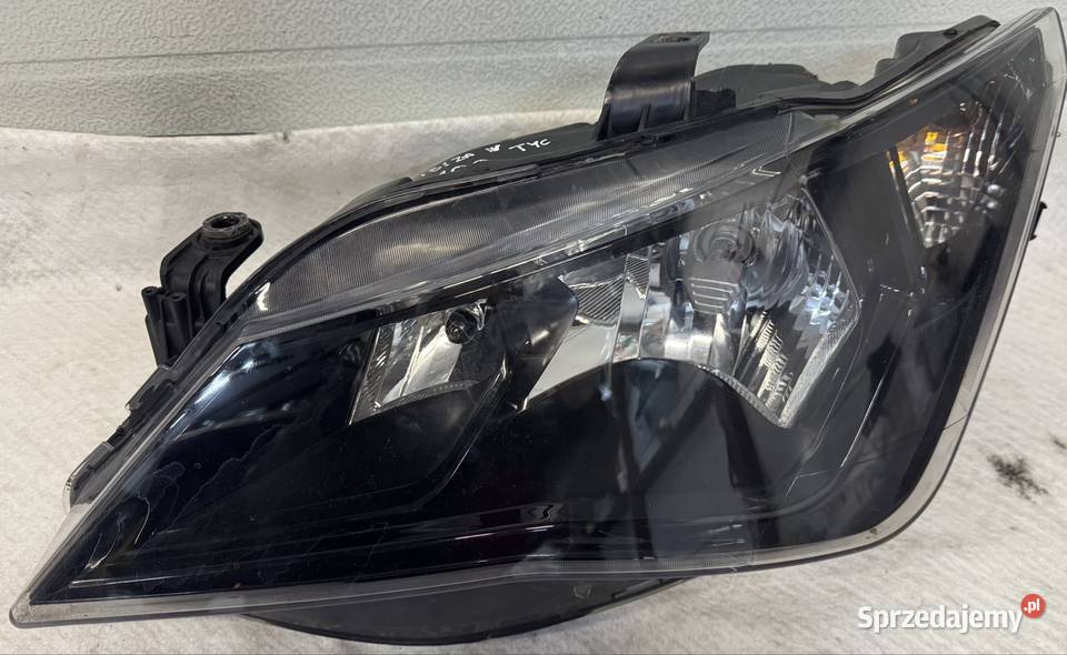 Lampa lewy przód Seat Ibiza IV 1217