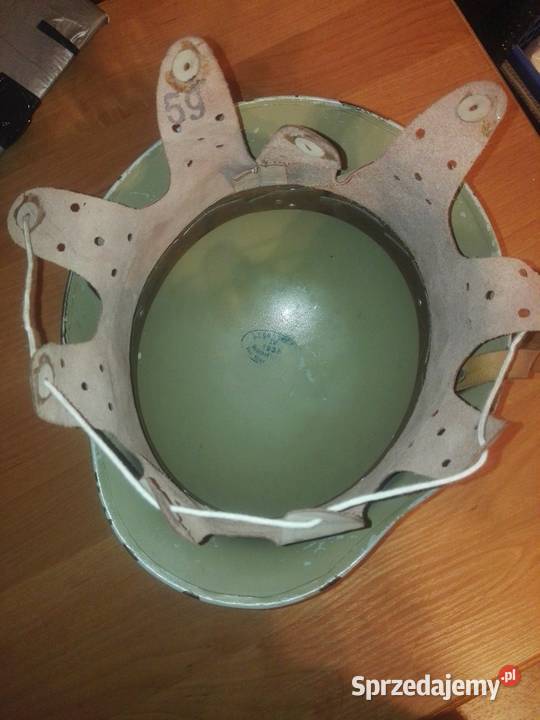 Stary Hełm ale w Pięknym Stanie NiemieckiDużo Podgrodzie