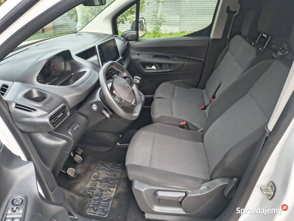 Peugeot Partner Long 2023 17 przebiegu NOWY czujnik zmierzchu Września sprzedam