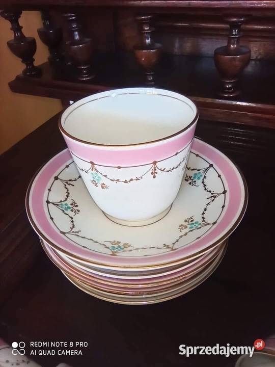 Patera ze złotymi kokardkami 3436 malarza Różowy