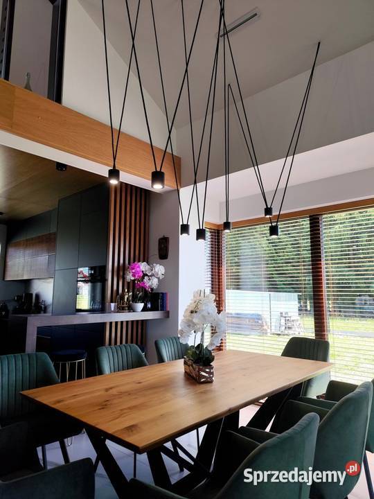 Długa lampa wisząca do wysokiego salonu na skosy Rzeszów