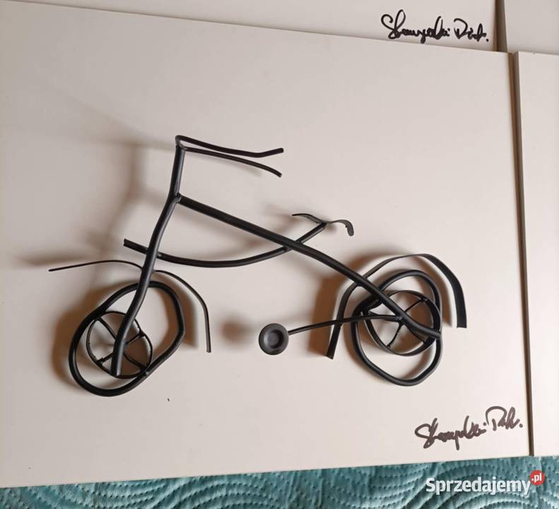 Rowerki ręcznie wykonane z metalu na płycie
