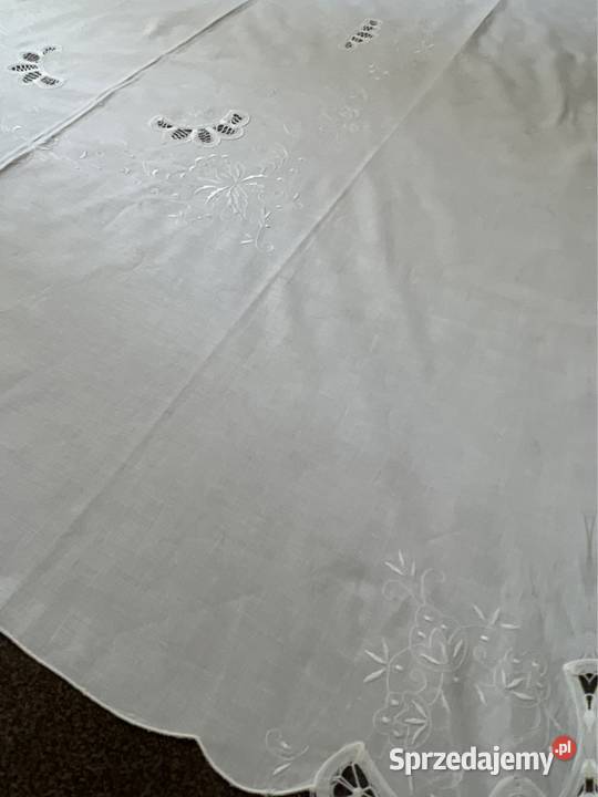Obrus biały haftowany z koronkami Obrusy i serwety Zabrze