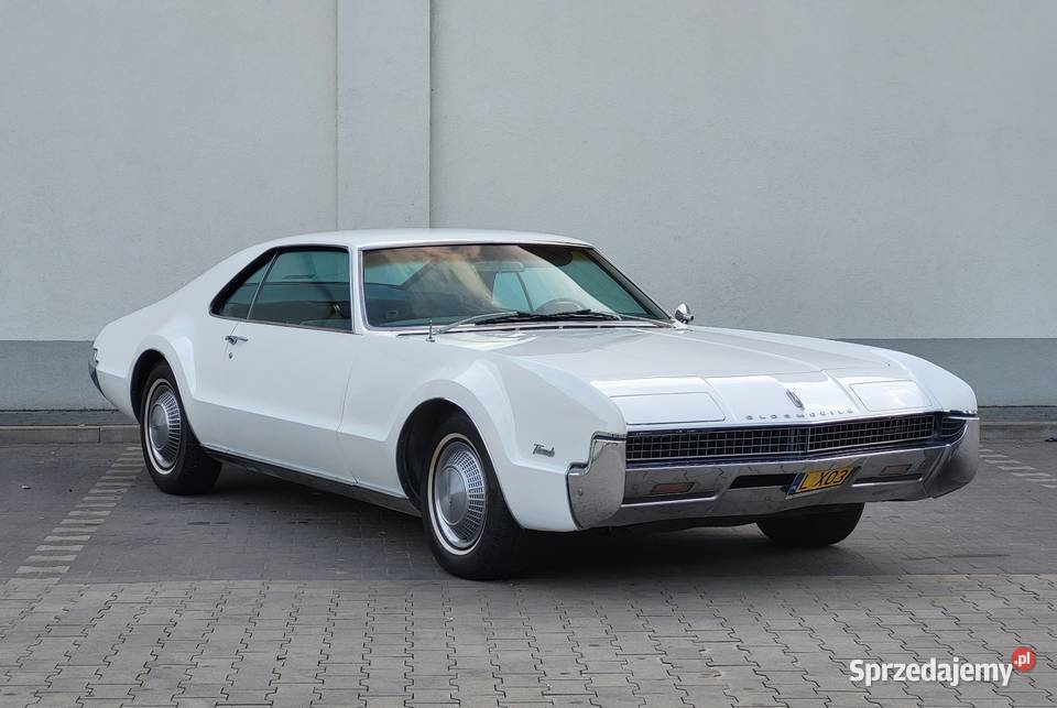 Oldsmobile Toronado 70 V8 z 1967 Sanok