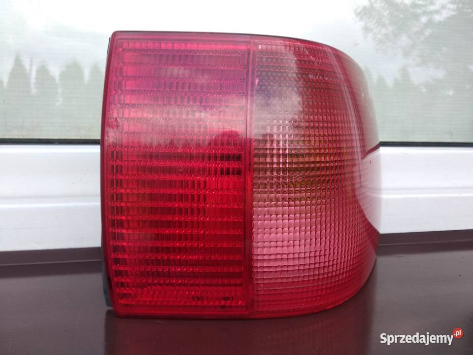 Audi 80 B4 sedan lampa tył tylna prawa w błotnik osobowe