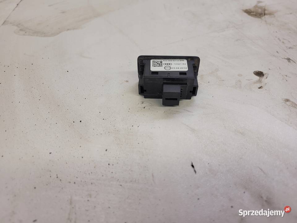PRZEŁĄCZNIK OTWIERANIA KLAPY AUDI A4 A5 Przystajń