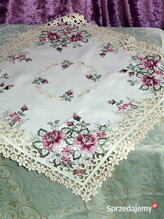 Se073 Haftowany Ażurowy obrus 85x85 Piaseczno
