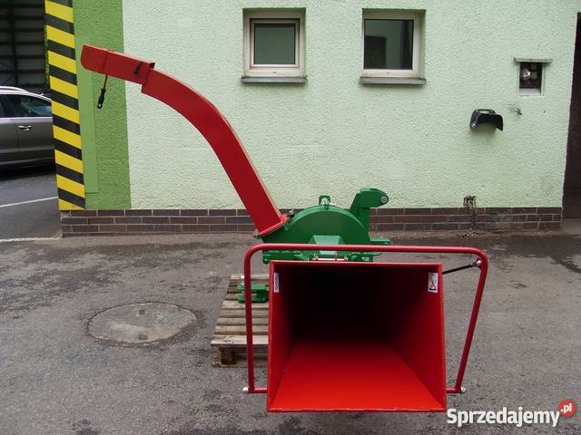 Rozdrabniacz drewna kruszarka gałęzi wysyp na Kraków
