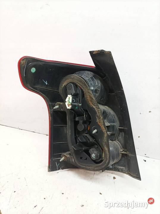 LAMPA TYŁ PRAWA Toyota Avensis II 20032009 Lampy tylne sprzedam