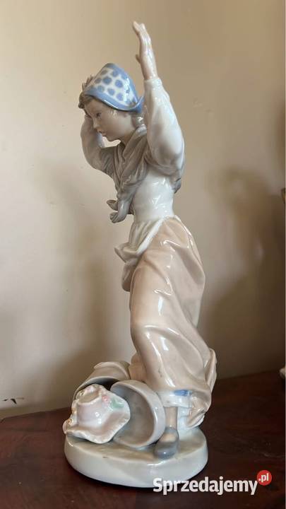 Figurka dziewczyny z kapeluszem Syg Zapfir Made Gdańsk