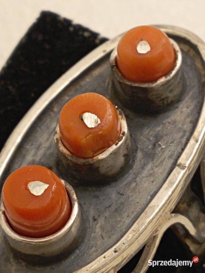 Pierścionek srebrny z koralami 875 srebro