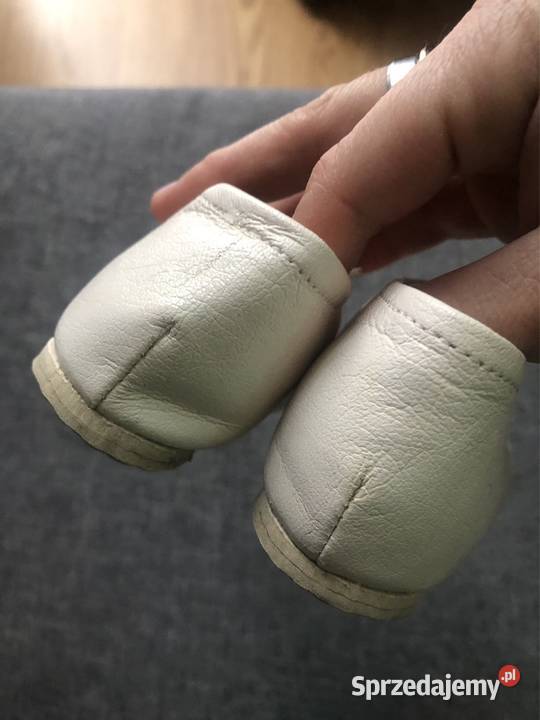 Kremowe buciki dziewczynki do chrztu 13.5cm Kłodawa