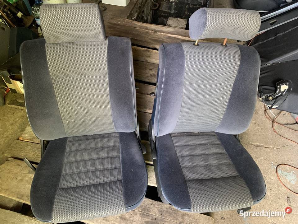 Fotele kpl BMW e24 materiał blue Mszana