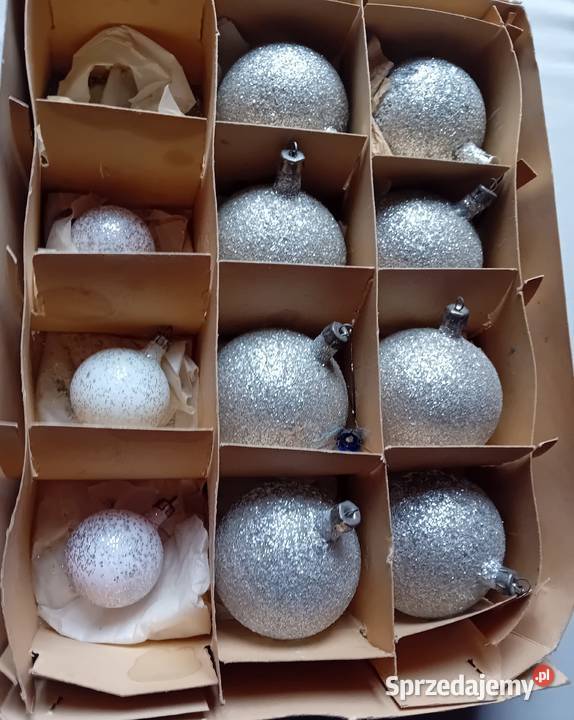 Zestawsrebrnych brokatowych bombek choinkowych wielkopolskie Koźminek