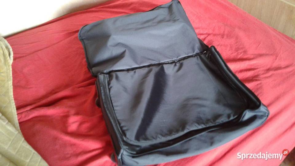 Sprzedam czarną sportową torbę na 2 kółkach FILA Poznań