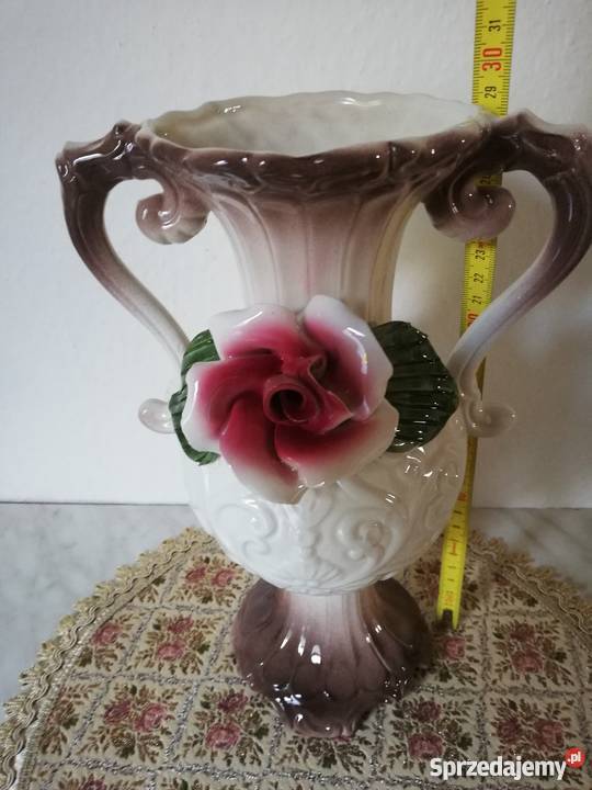 Okazały wazon z różą porcelana Capodimonte Porcelana i szkło Gorlice