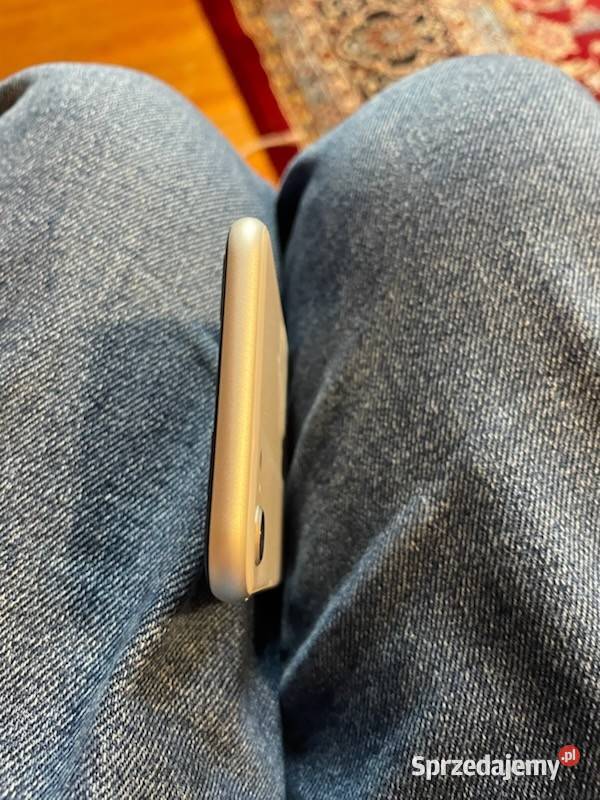 Do sprzedania iphone SE 2020 stan idealny Apple / iPhone Warszawa