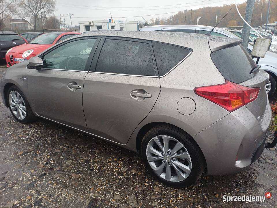 Toyota Auris 18 hybryda sprzedam