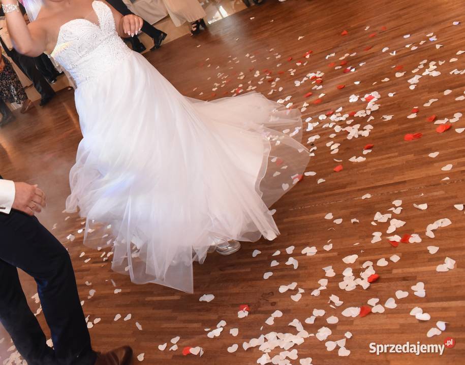 Przepiękna balowa Suknia Ślubna bolerko welon opolskie Skorogoszcz