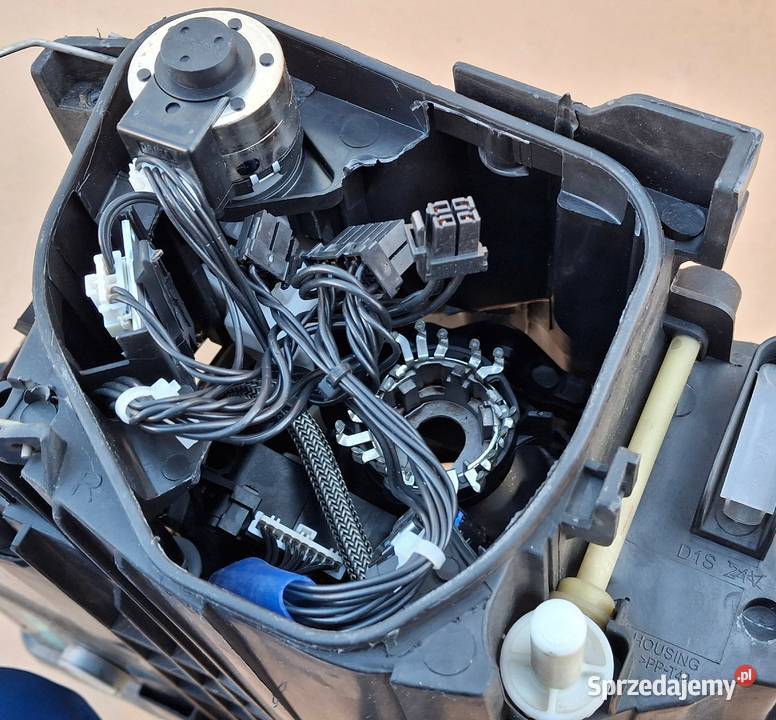 VW PASSAT B6 BI XENON REFLEKTOR PRAWY LAMPA Bieleń sprzedam
