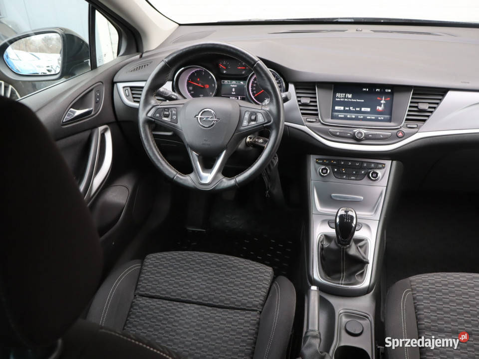 Opel Astra 16 CDTI gniazdo USB