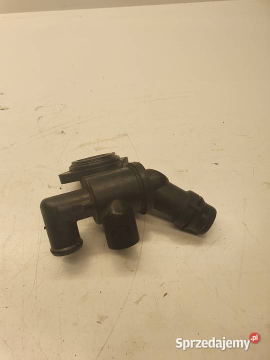 OBUDOWA TERMOSTATU AUDI VW 20 TFSI 06D121111G Przystajń