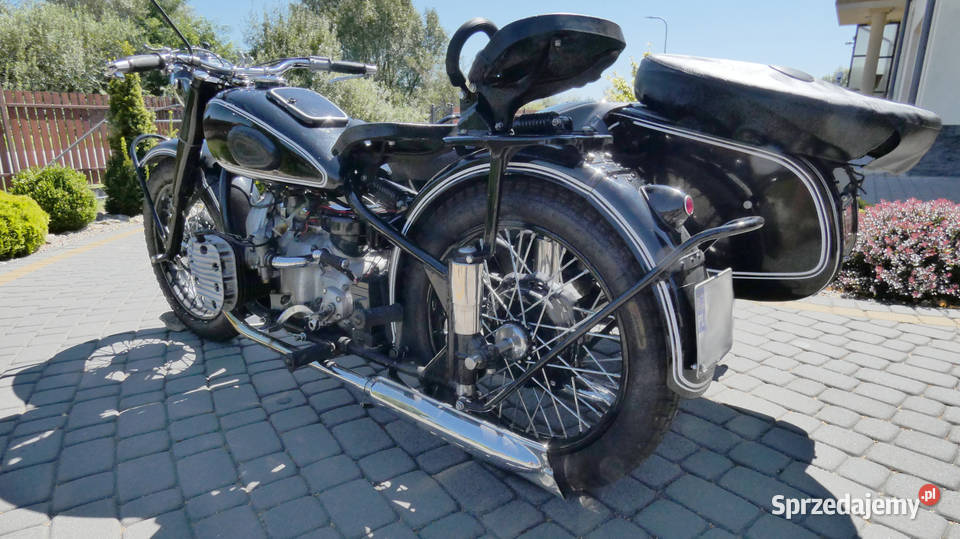 Motocykl Ural M72 z 1952 r z wózkiem bocznyvm