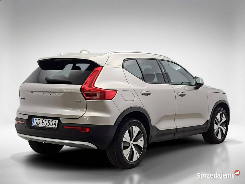 Volvo XC 40 Core aut Z Polskiego Salonu Faktura beżowy Warszawa