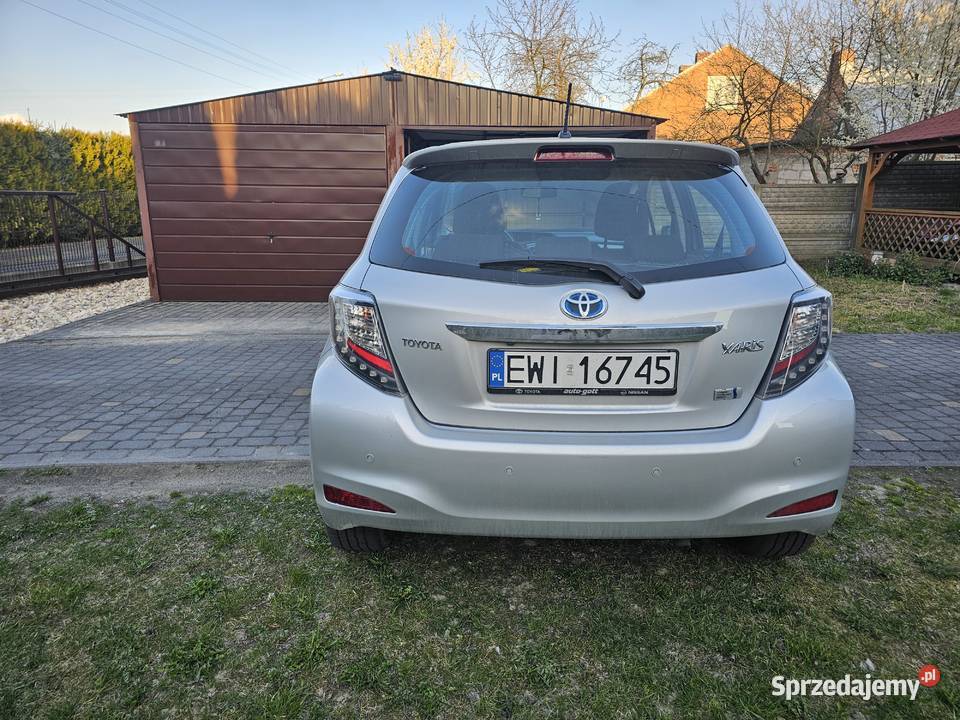 Toyota Yaris l 2013r l 40 000 l 15 hybryda l 100 1500cm3 Wieluń