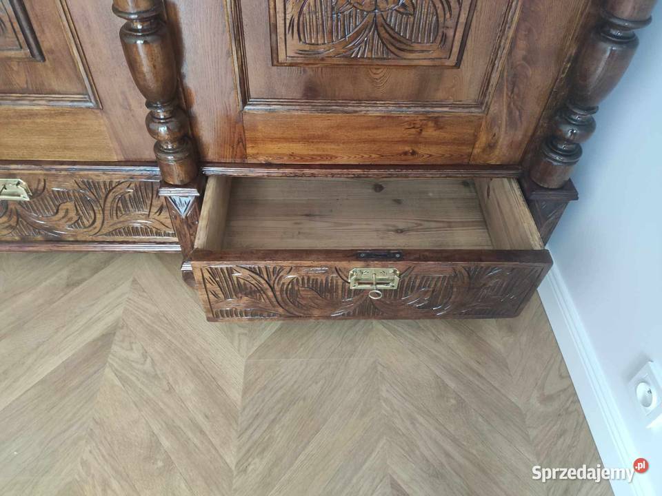 Odrestaurowana szafa przełom XIXXX wieku Drobin