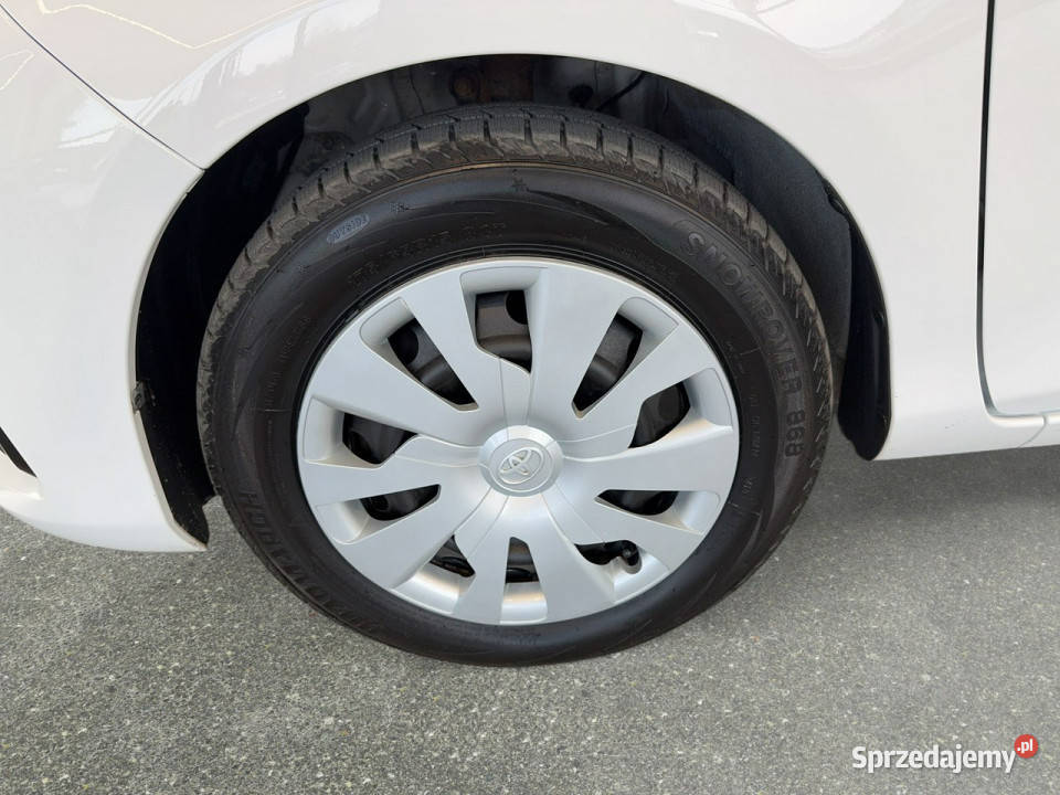 Toyota Yaris VAT 23 15 hybrid 100 eCVT 2017 r hybryda małopolskie Myślenice