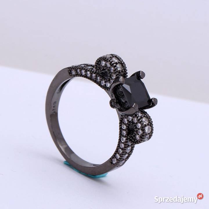 Nowy czarny pierścionek białe cyrkonie kokarda zachodniopomorskie Szczecin