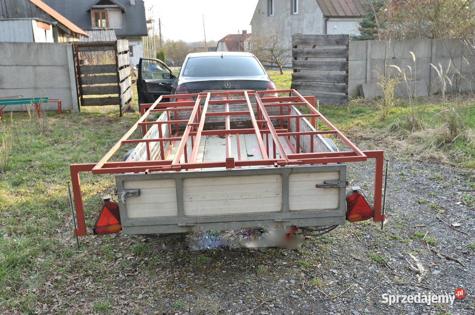 Zabudowa przyczepki platformą do przewozu uli Pszczelarstwo świętokrzyskie