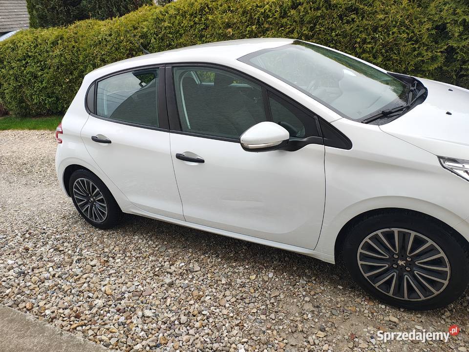 Peugeot 208 208
