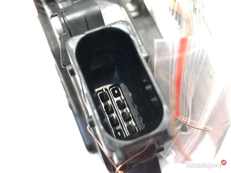 ZAMEK DRZWI PRAWY TYŁ OPEL CORSA E Hatchback sprzedam