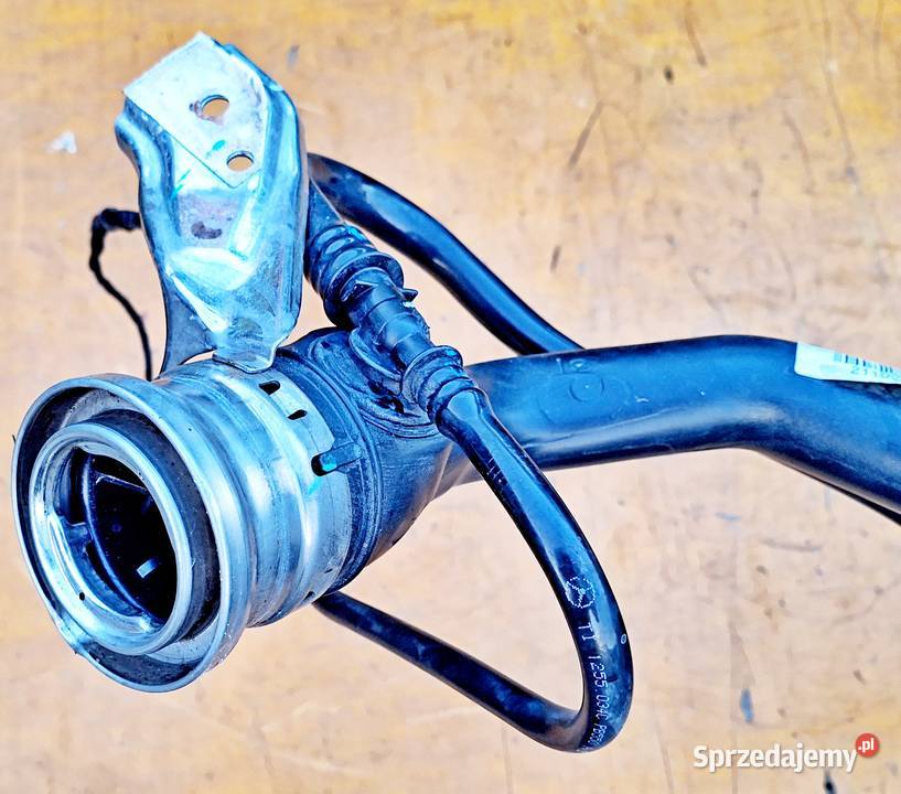 MERCEDES W204 LIFT SEDAN ZBIORNIK PALIWA