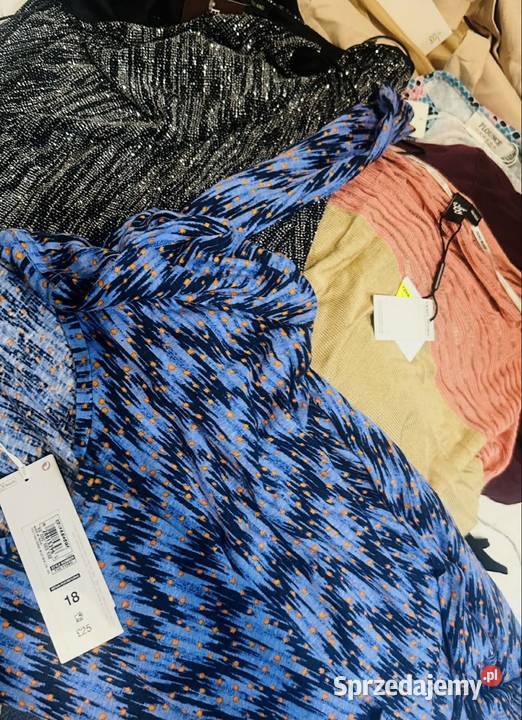 Nowa odzież z metkami na sztuki idealne na Turek