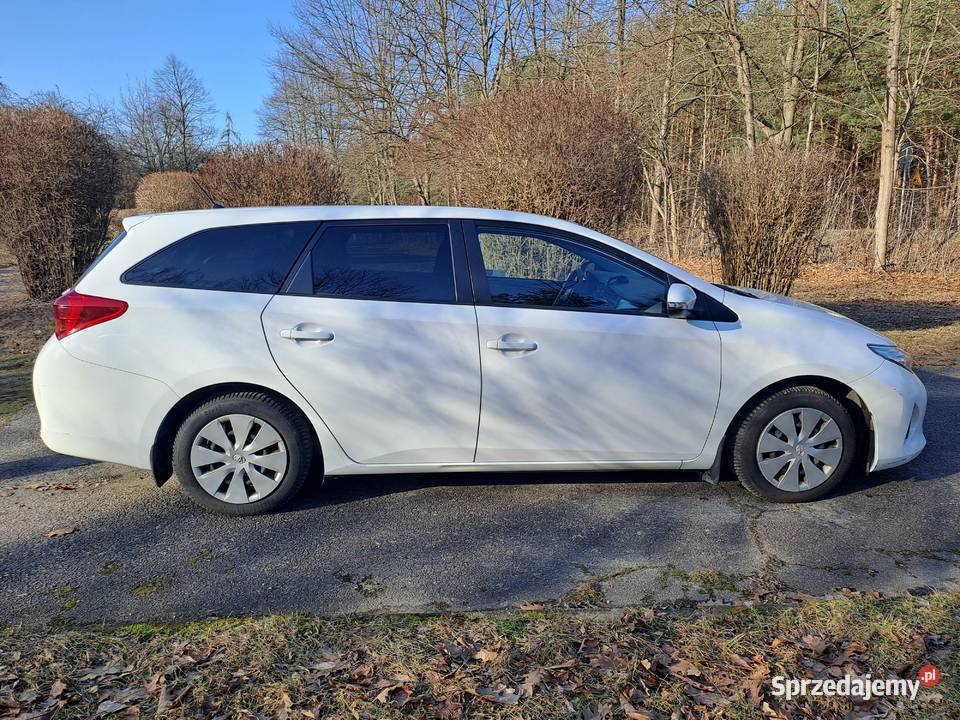 Toyota Auris Toyota Auris 2013 Hak 2 wł salon Wilga sprzedam
